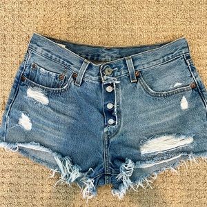Levi’s 501 cut off denim shorts size 27